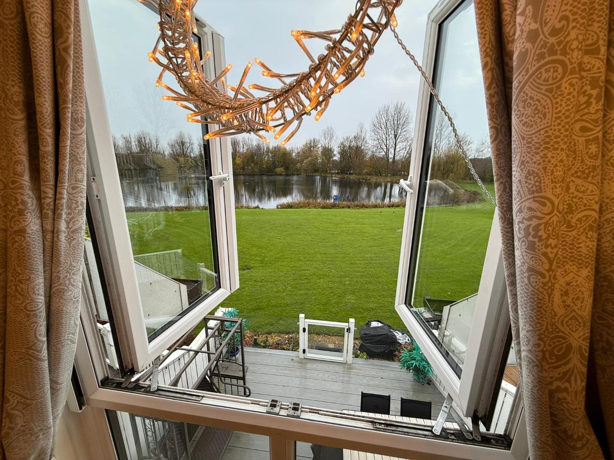 Luxury Kingfisher Lodge, Isis Lake, Within The Cotswold Waterpark Cirencester Extérieur photo