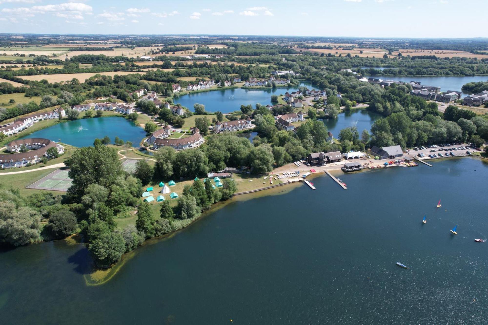 Luxury Kingfisher Lodge, Isis Lake, Within The Cotswold Waterpark Cirencester Extérieur photo