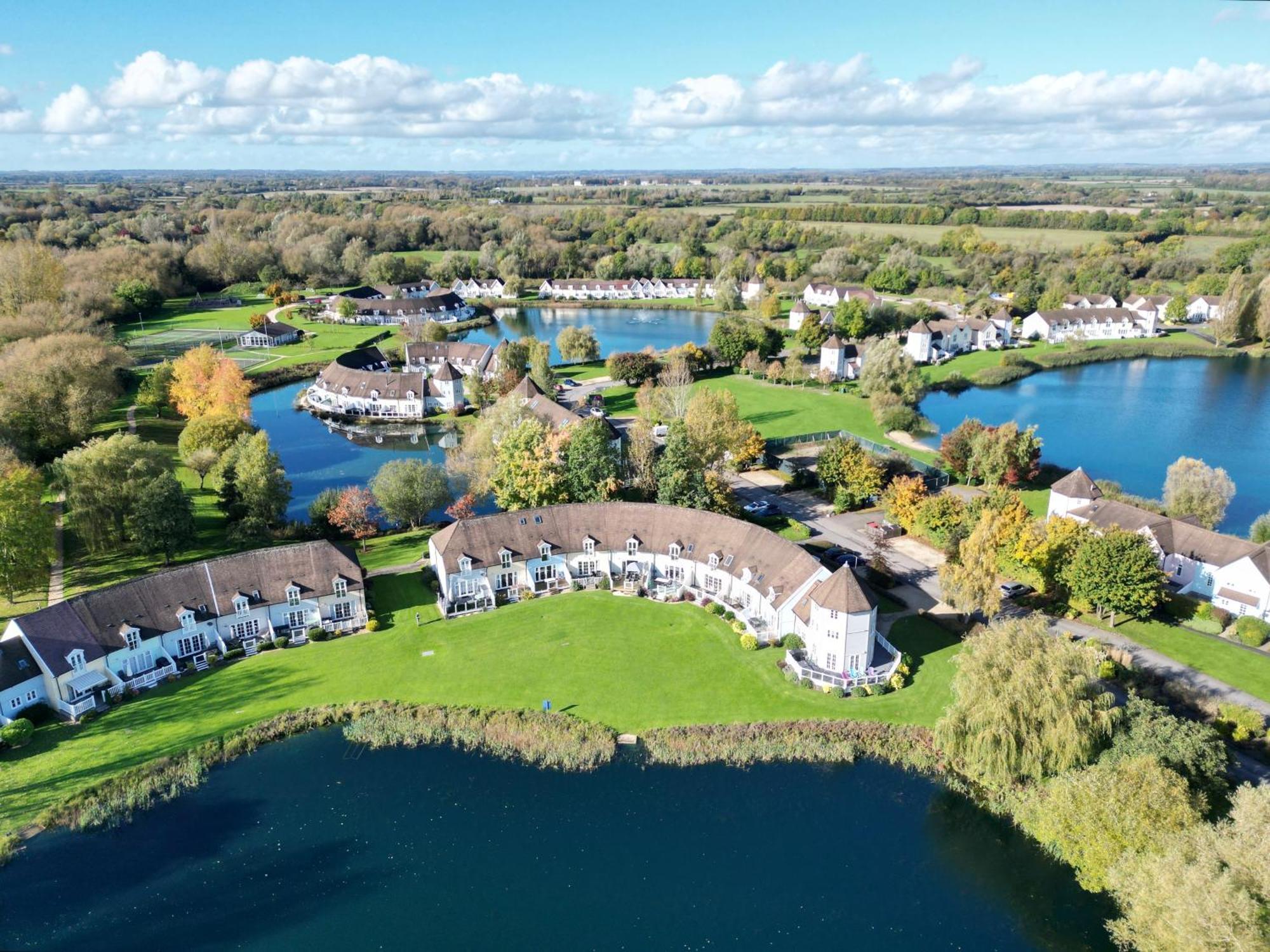 Luxury Kingfisher Lodge, Isis Lake, Within The Cotswold Waterpark Cirencester Extérieur photo