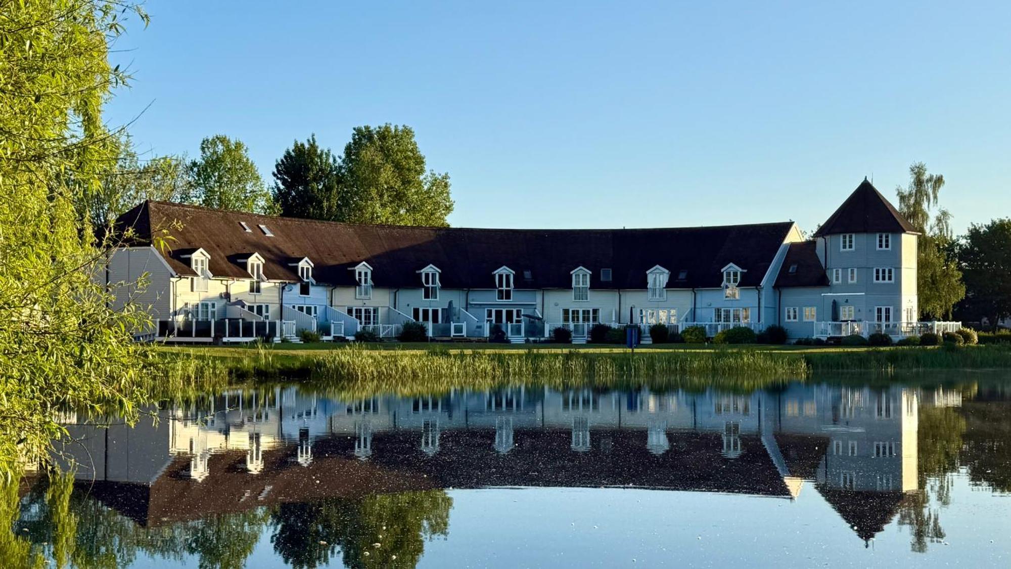 Luxury Kingfisher Lodge, Isis Lake, Within The Cotswold Waterpark Cirencester Extérieur photo