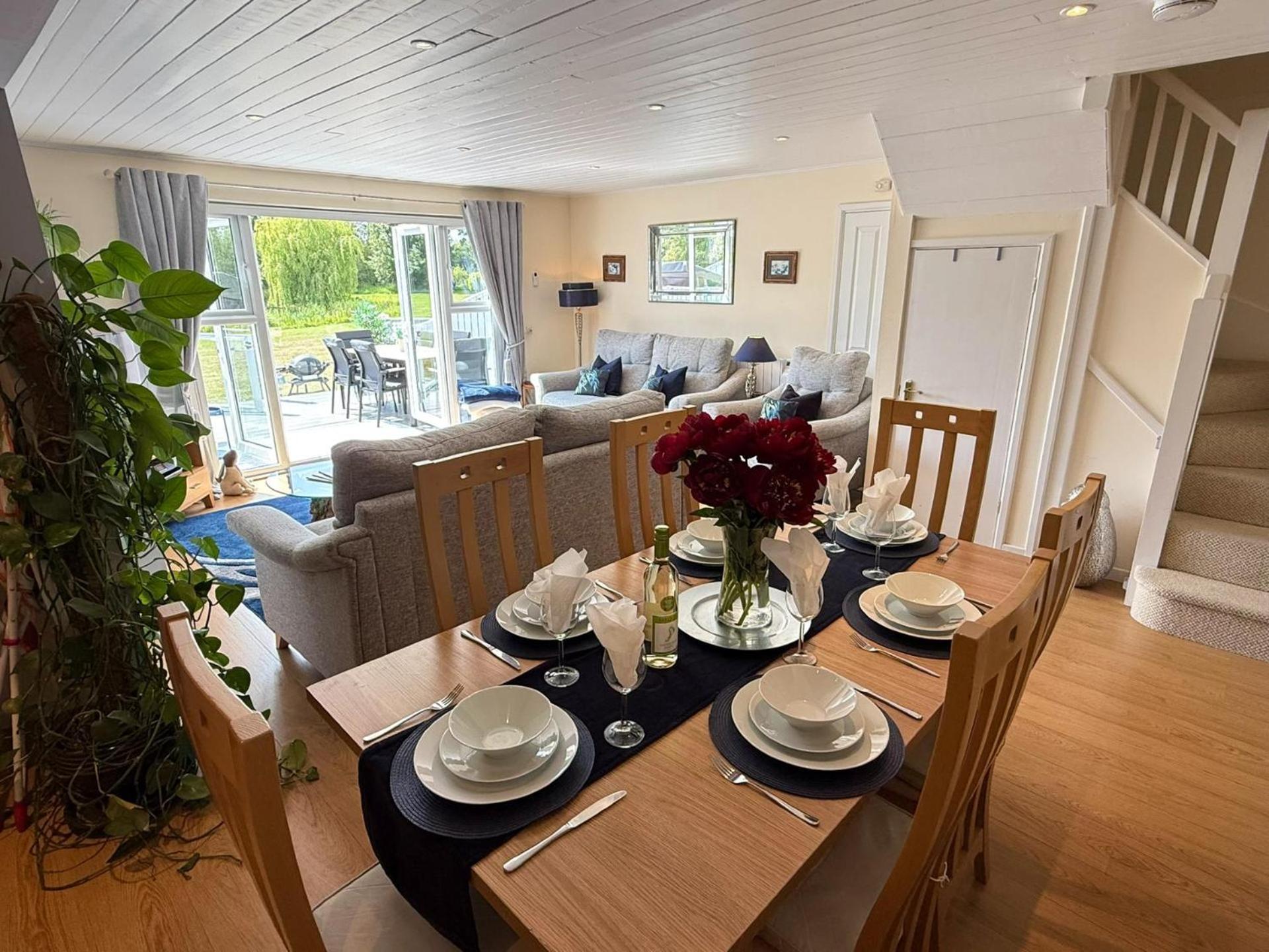 Luxury Kingfisher Lodge, Isis Lake, Within The Cotswold Waterpark Cirencester Extérieur photo