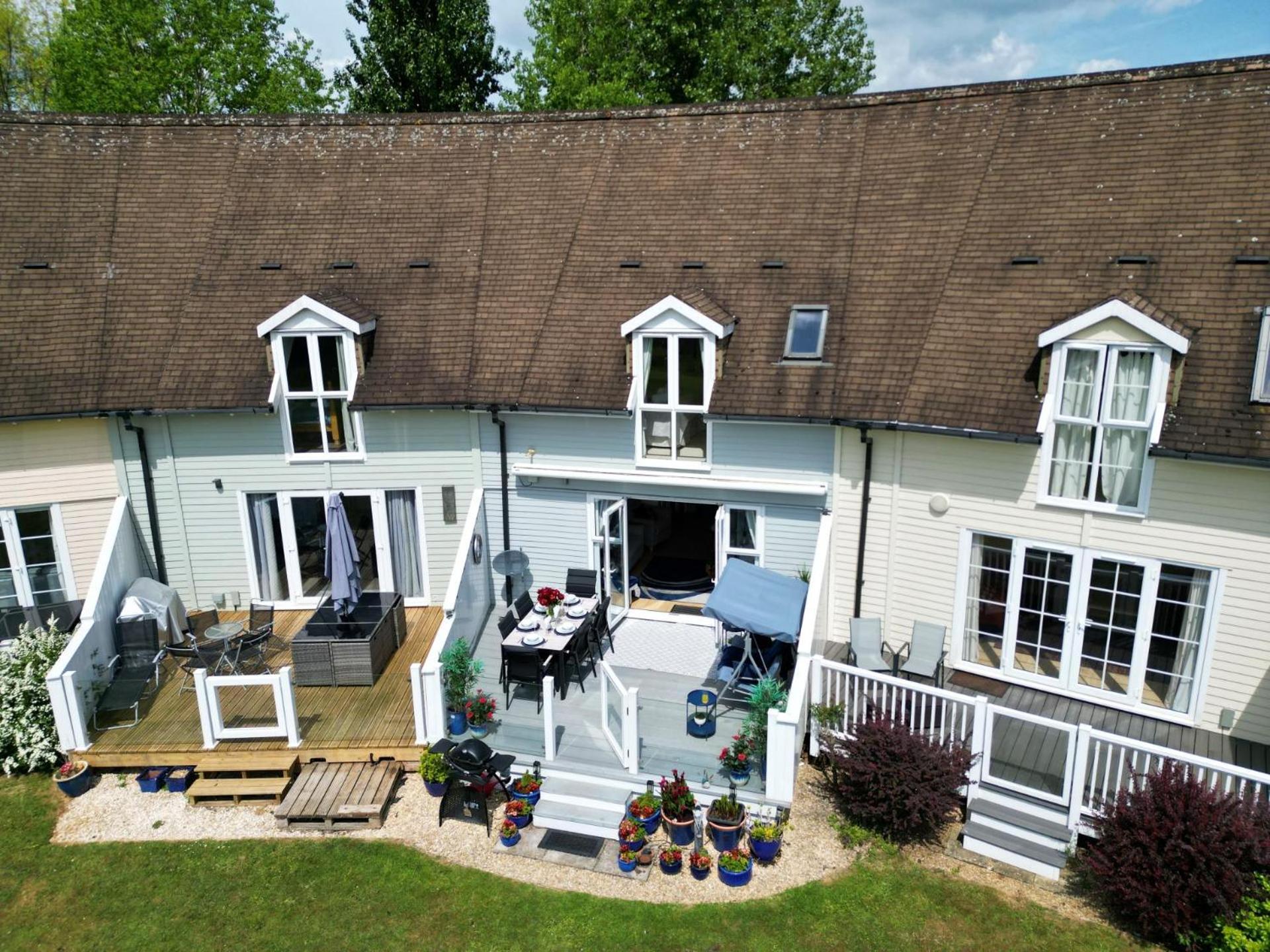 Luxury Kingfisher Lodge, Isis Lake, Within The Cotswold Waterpark Cirencester Extérieur photo