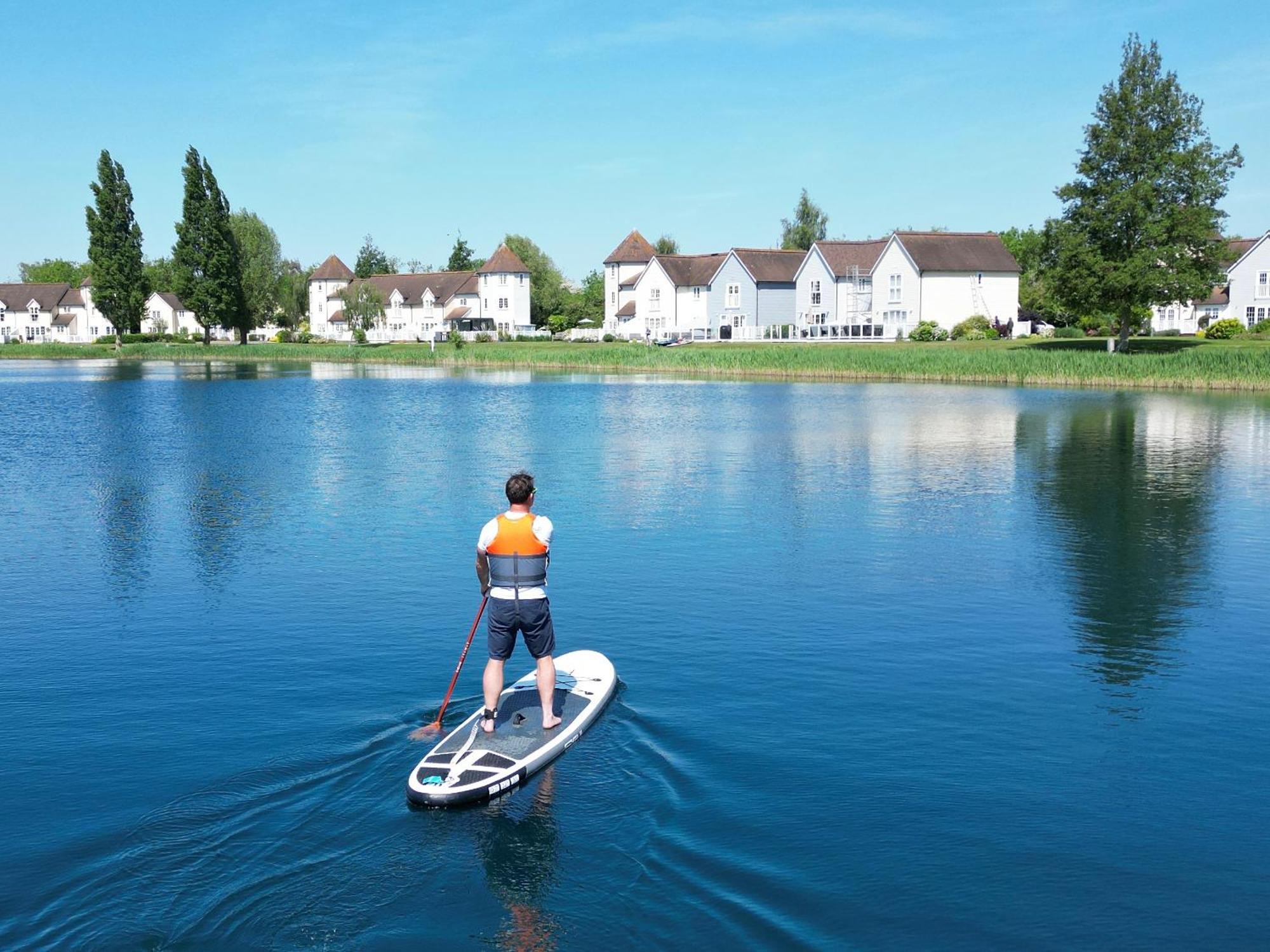 Luxury Kingfisher Lodge, Isis Lake, Within The Cotswold Waterpark Cirencester Extérieur photo